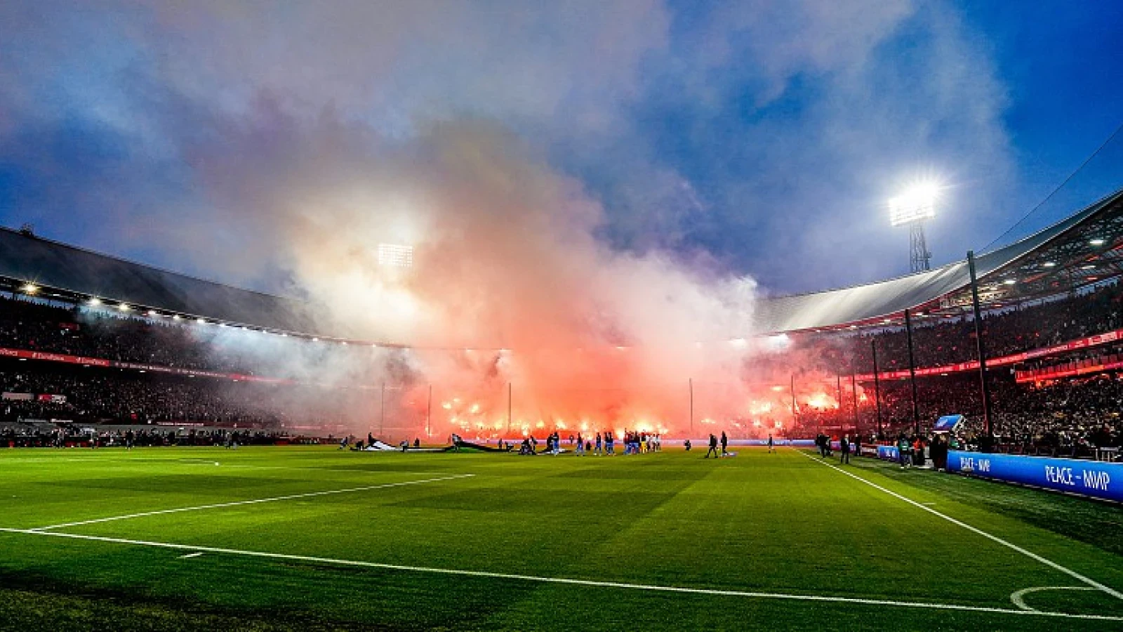 Buitenlandse media lyrisch: 'Veel zotter dan De Kuip vanavond wordt het niet'