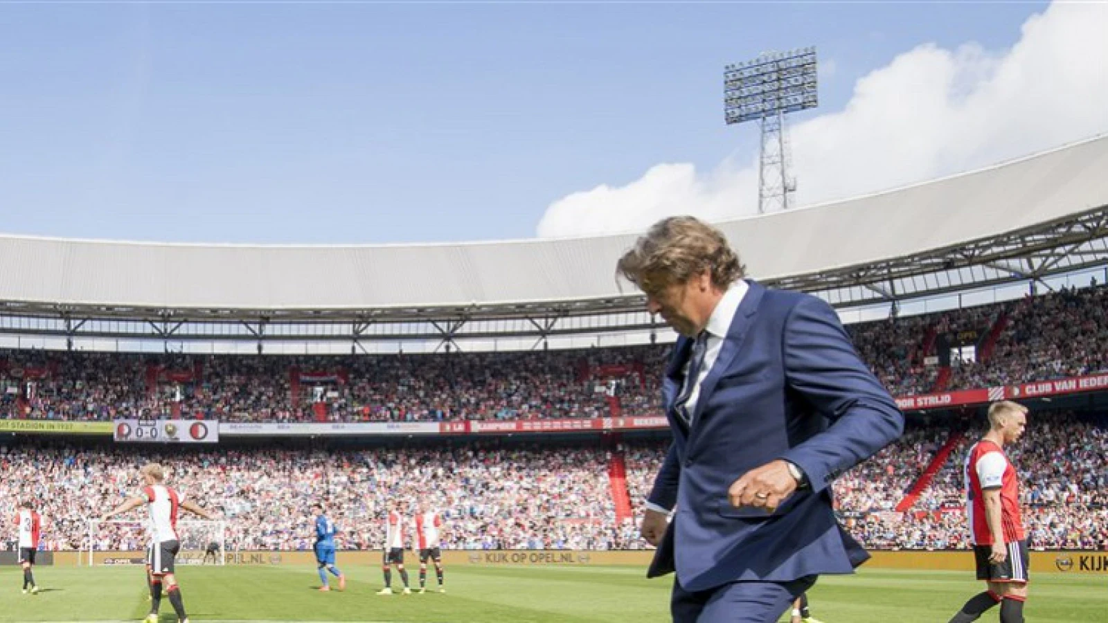 'Dat merk je op het moment hoe er gescoord wordt, hoe ze doelpunten vieren met elkaar'