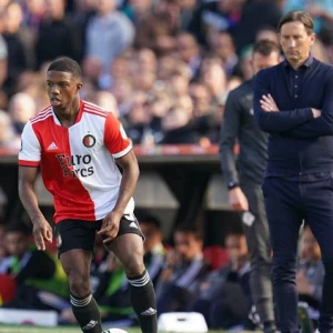 Malacia: 'Als je dan nog een 2-2 eruit kan slepen tegen PSV, dat is top'