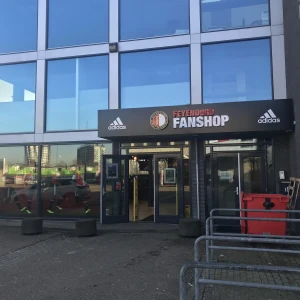 Feyenoord sluit fanshop in Spijkenisse