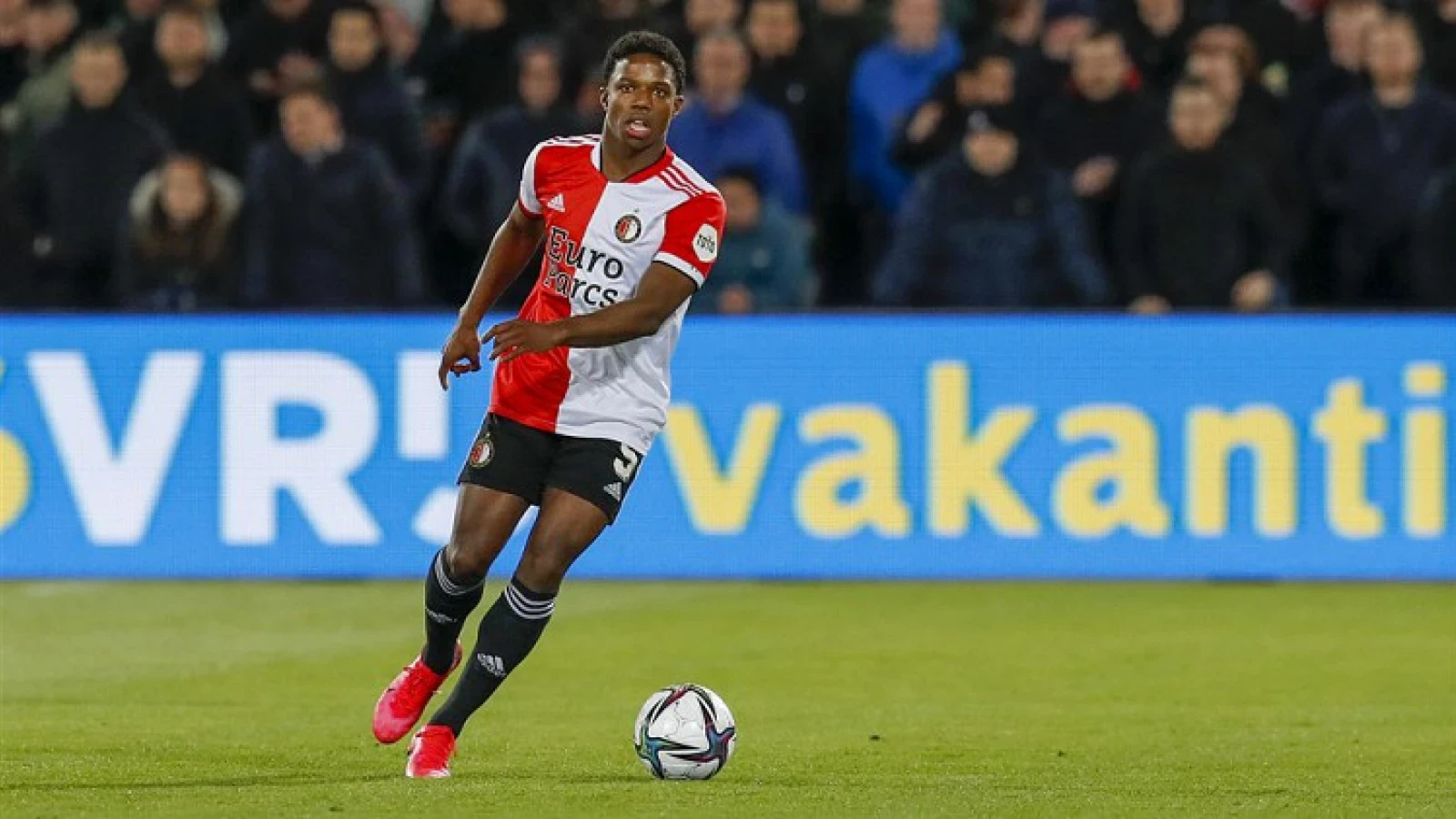 Feyenoord komt met medische update over Tyrell Malacia