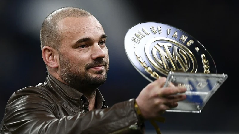 Sneijder lacht om vriend: 'Hij maakt zijn spelers duidelijk hoe oneerlijk het allemaal is'