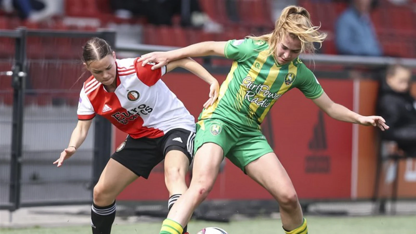 OFFICIEEL | Justine Brandau verlengt contract bij Feyenoord