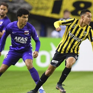 PLAY-OFFS | AZ wint ruim van Vitesse en bemachtigt ticket voor Europees voetbal