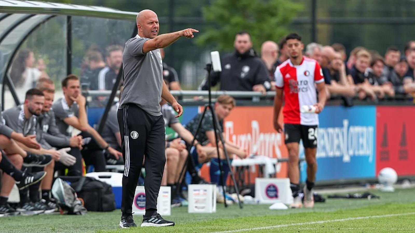 'Spelerslijst eerste training Feyenoord kent veel jeugdspelers'