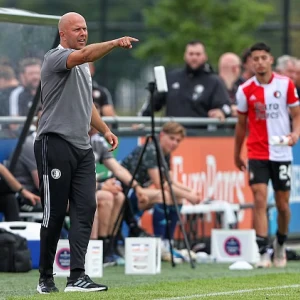 'Spelerslijst eerste training Feyenoord kent veel jeugdspelers'