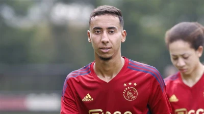 'Feyenoord ziet linksback Salah-Eddine aan neus voorbij gaan'