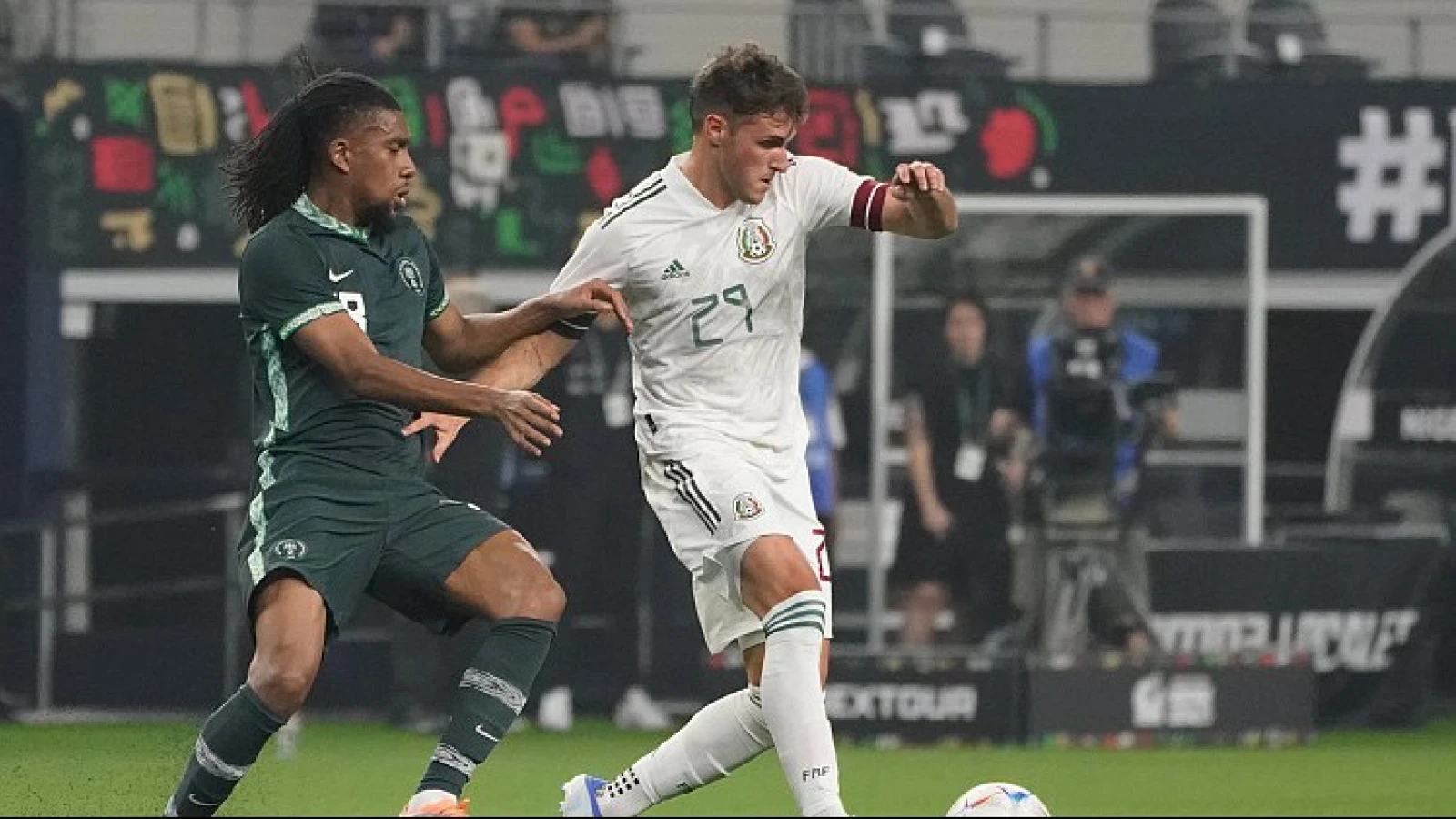 OFFICIEEL | Santiago Giménez gepresenteerd bij Feyenoord