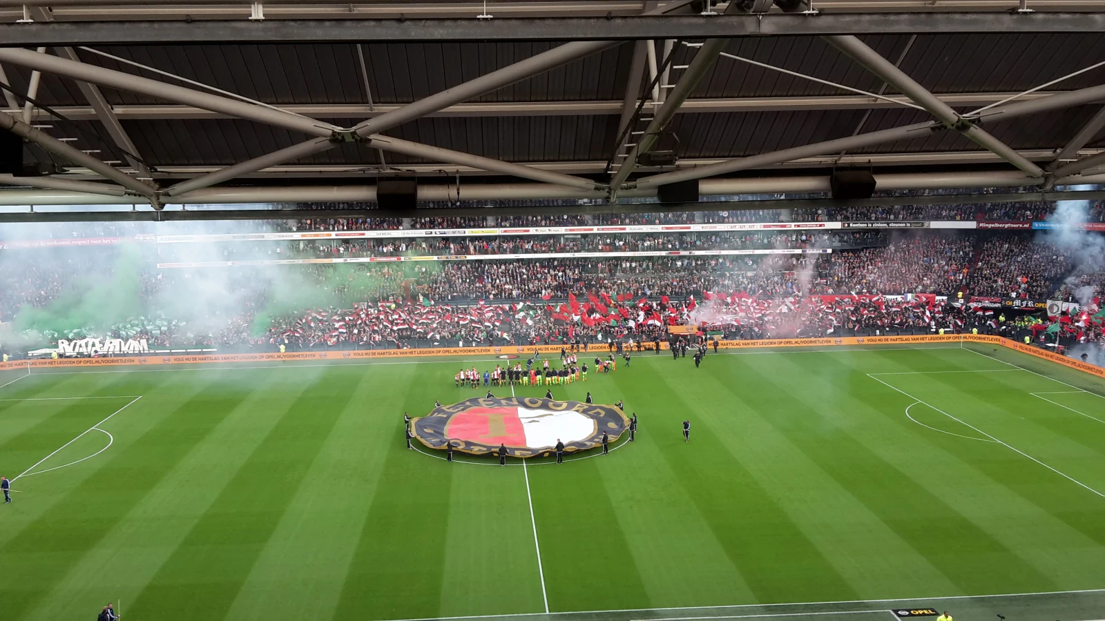 Afscheid Jens Toornstra in uitverkochte De Kuip