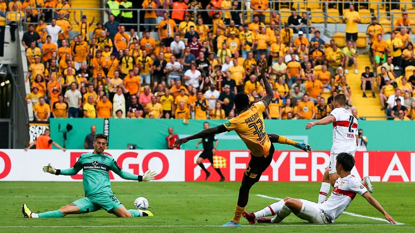 HUURLINGEN | Conteh zorgt met doelpunt voor overwinning Dynamo Dresden