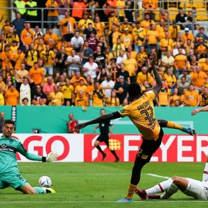 HUURLINGEN | Conteh zorgt met doelpunt voor overwinning Dynamo Dresden