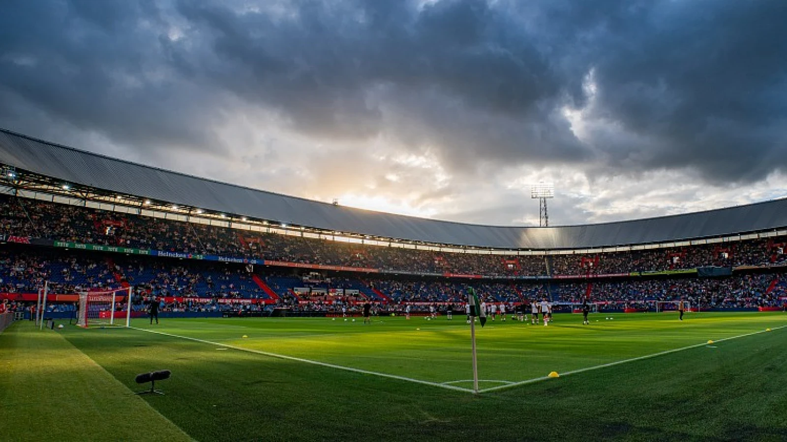 Feyenoord in uitverkocht huis tegen FC Twente
