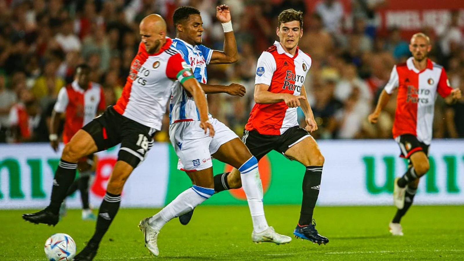 Eén Feyenoorder in 'Team of the Month' van de Eredivisie