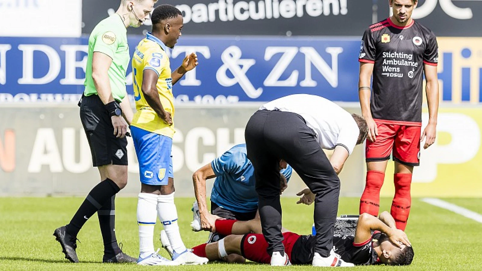 UPDATE | AD: 'Blessure Azarkan lijkt mee te vallen, maar mist duel tegen FC Emmen'