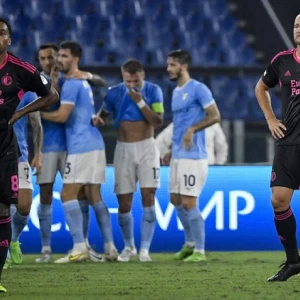 Feyenoord herstelt zich in tweede helft maar kan nederlaag tegen SS Lazio niet voorkomen