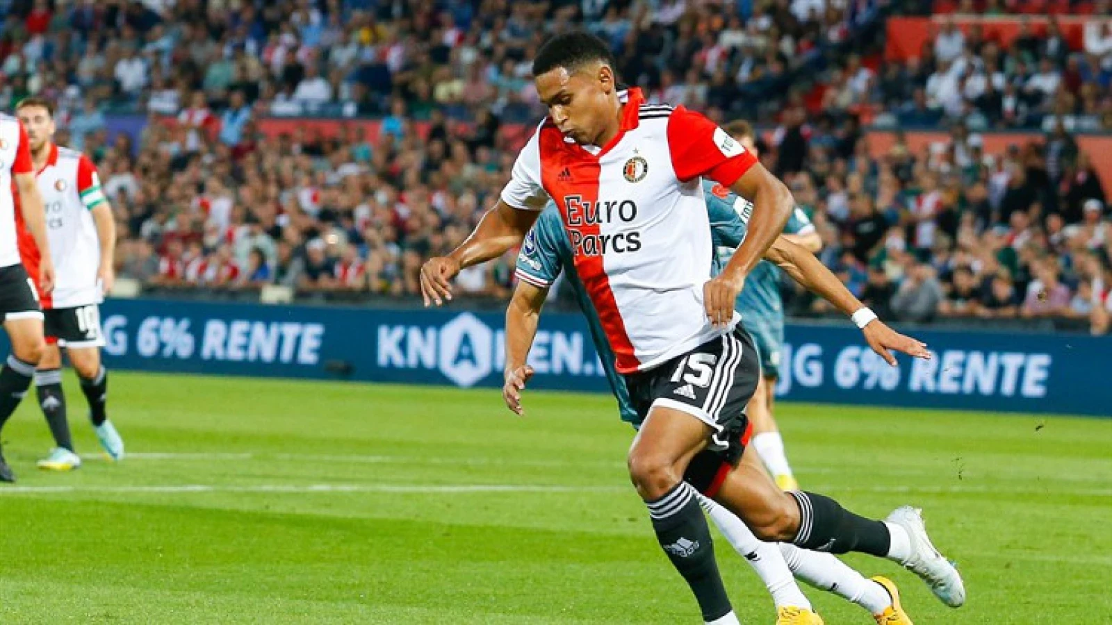 Lopez blikt terug op eerste officiële wedstrijd bij Feyenoord: 'Ik voelde me goed'
