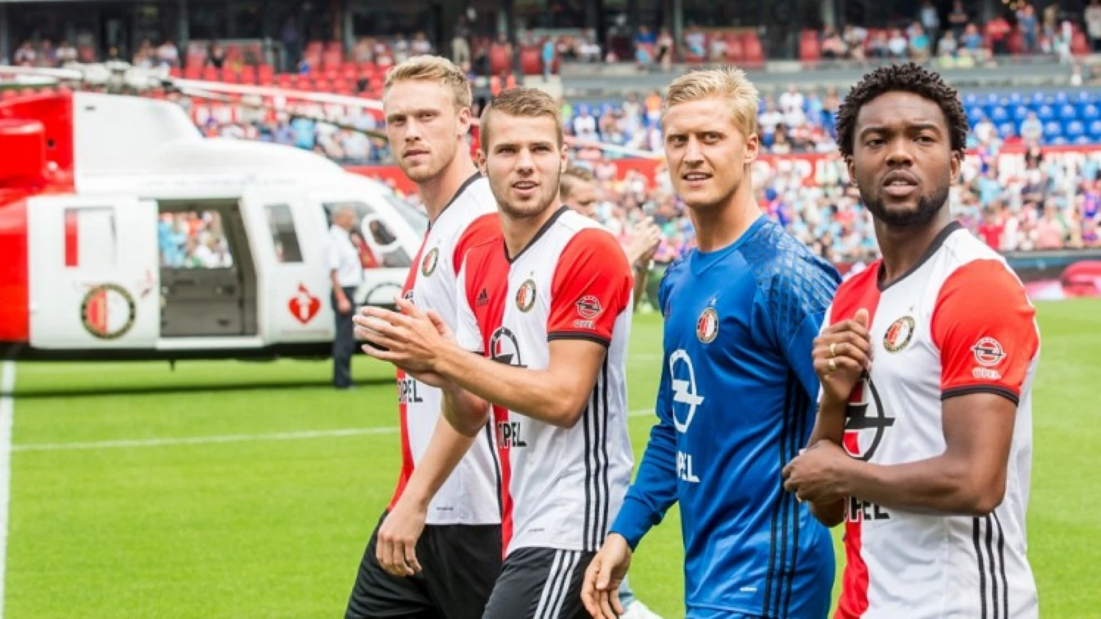 'Feyenoord dreigt linksback nog deze maand kwijt te raken'