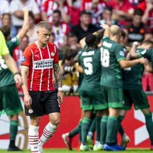 EREDIVISIE | AZ wint van Ajax