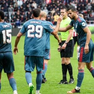STAND | Feyenoord zakt door nederlaag in Eindhoven naar plek vier