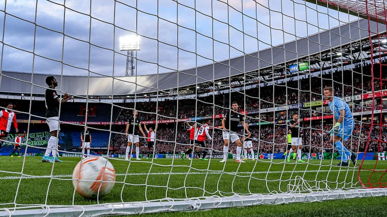 'Ik kan me niet voorstellen dat Feyenoord het veld opstapt dat ze al gewonnen hebben'