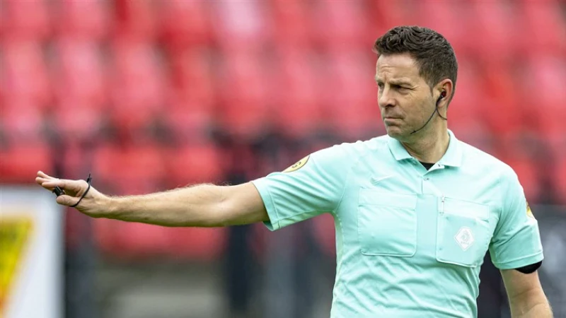 Pol van Boekel scheidsrechter tijdens wedstrijd tussen Feyenoord en Fortuna Sittard
