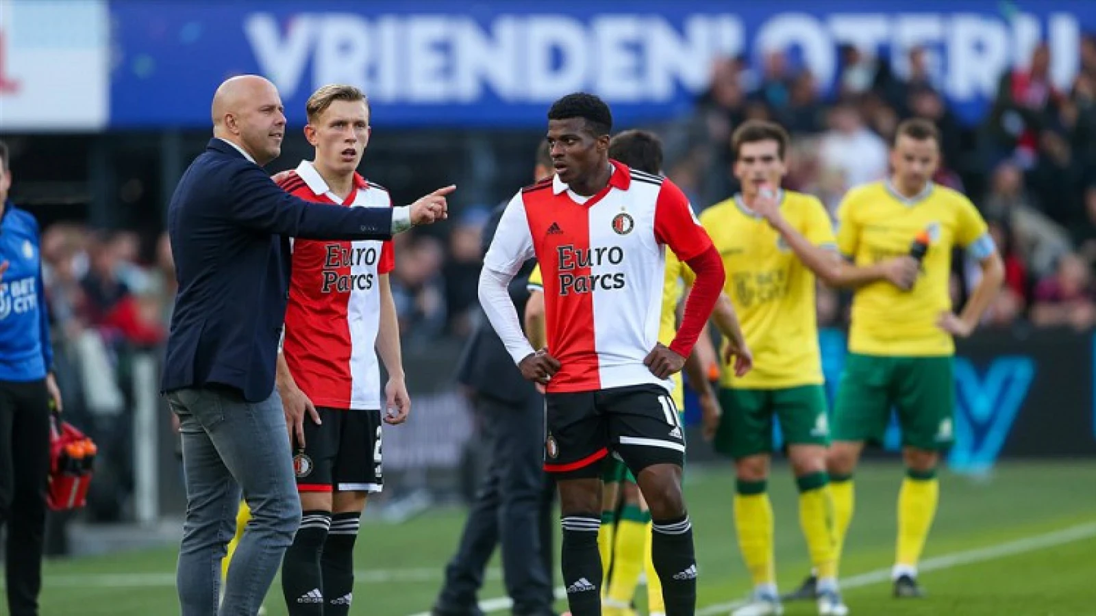 Dilrosun: 'De trainer zei gewoon dat dit Feyenoord onwaardig was de eerste helft'