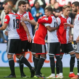 STAND | Feyenoord loopt een punt in op PSV