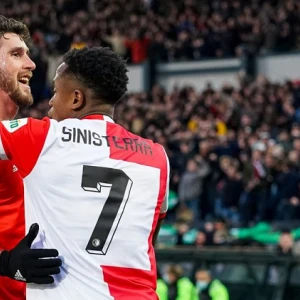 Feyenoord neemt afscheid van Senesi en Sinisterra voor aanvang van wedstrijd tegen Excelsior