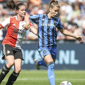Feyenoord Vrouwen 1 verliest op Varkenoord van Ajax Vrouwen