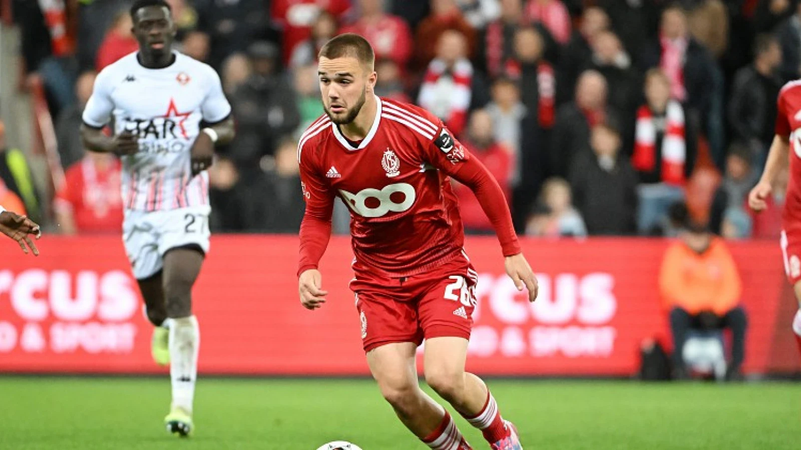 'Feyenoord volgt 21-jarige Belgische middenvelder'