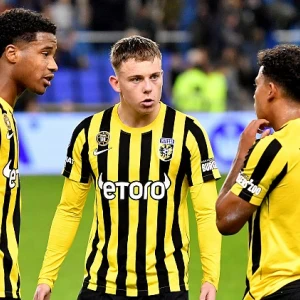 EREDIVISIE | Ajax verspeelt opnieuw punten na gelijkspel tegen Vitesse