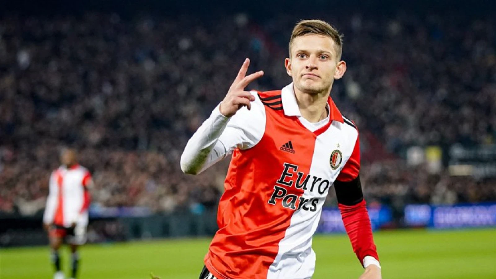 Feyenoord wint gemakkelijk van Excelsior en pakt koppositie in de Eredivisie