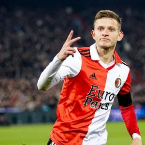 Feyenoord wint gemakkelijk van Excelsior en pakt koppositie in de Eredivisie