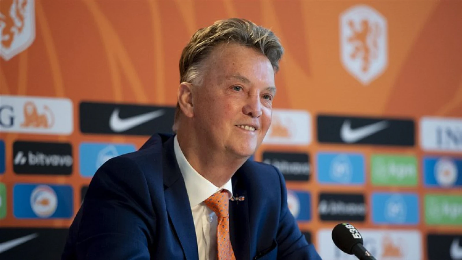 Van Gaal: 'Nu heb ik gewoon de spelers een nummer gegeven die past bij hun leeftijd'