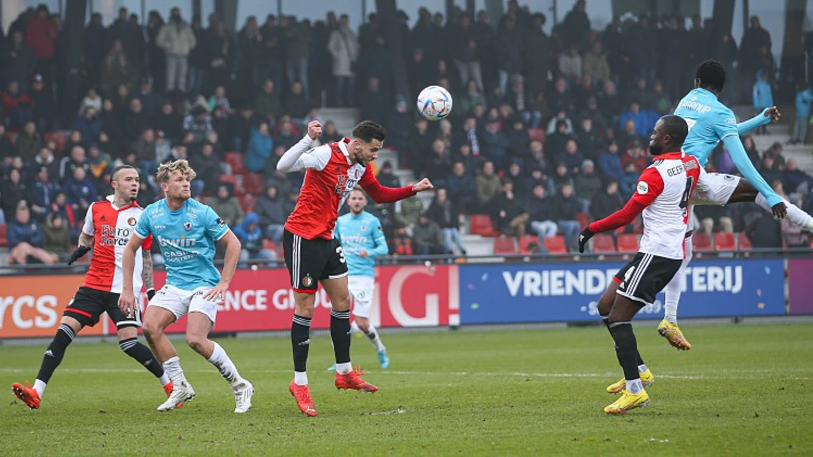 Feyenoord wint oefenwedstrijd eenvoudig van KV Oostende