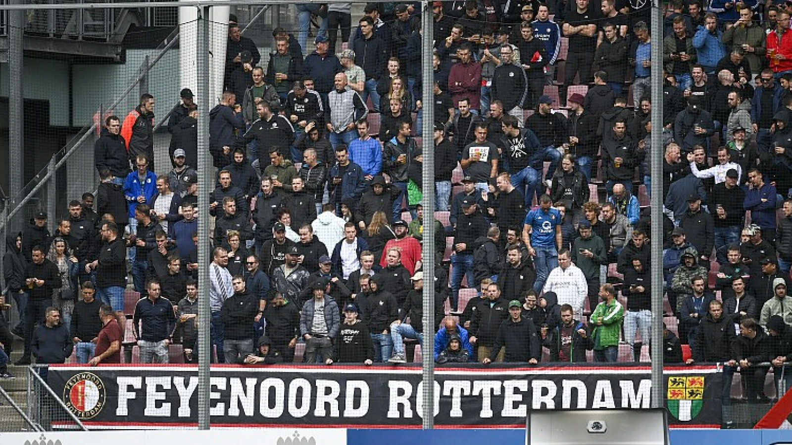 Feyenoord wordt in Utrecht gesteund door een vol uitvak