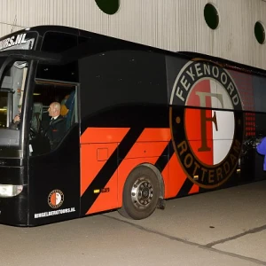 Spelersbus Feyenoord krijgt nieuwe look