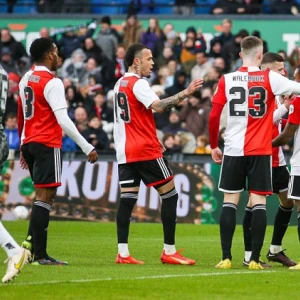 Feyenoord wint met ruime cijfers benefietwedstrijd van FC Emmen