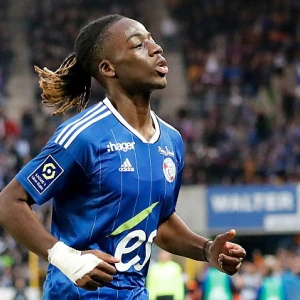 'Feyenoord en Ajax volgen 19-jarige verdediger van RC Strasbourg'