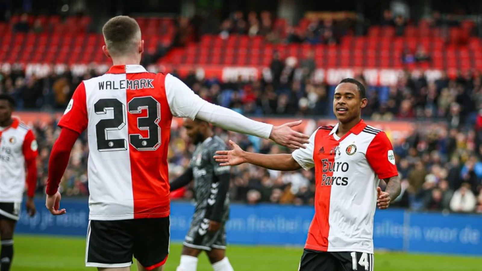 Weet Feyenoord de koppositie in de Eredivisie te behouden?