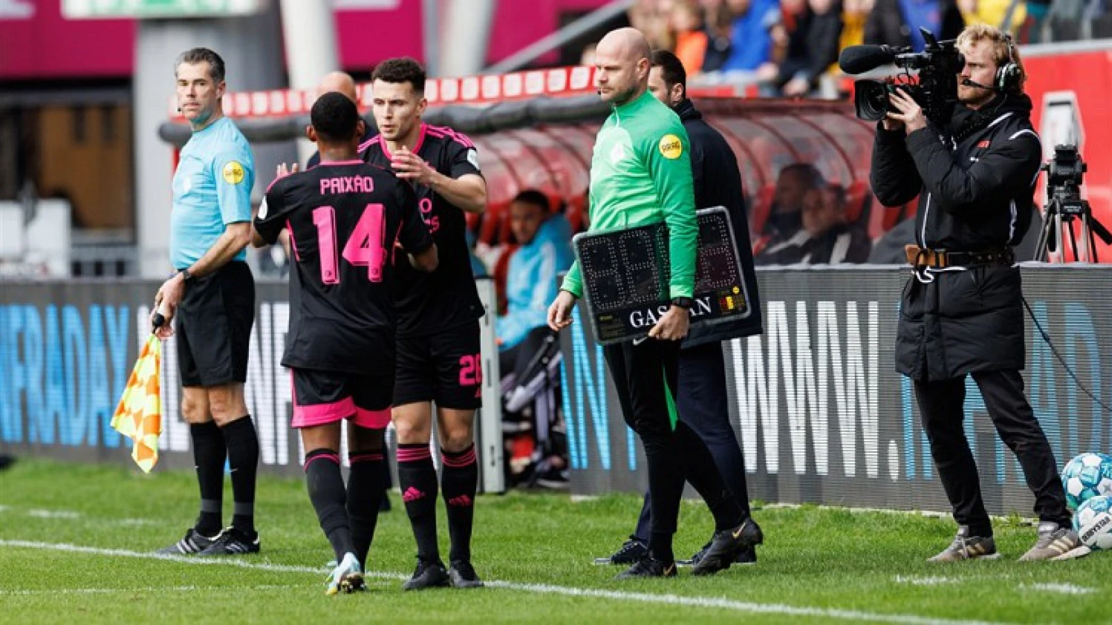 Igor Paixão geblesseerd van het veld in wedstrijd tegen FC Utrecht