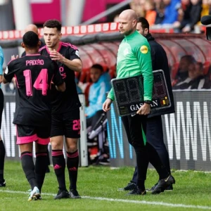 Igor Paixão geblesseerd van het veld in wedstrijd tegen FC Utrecht