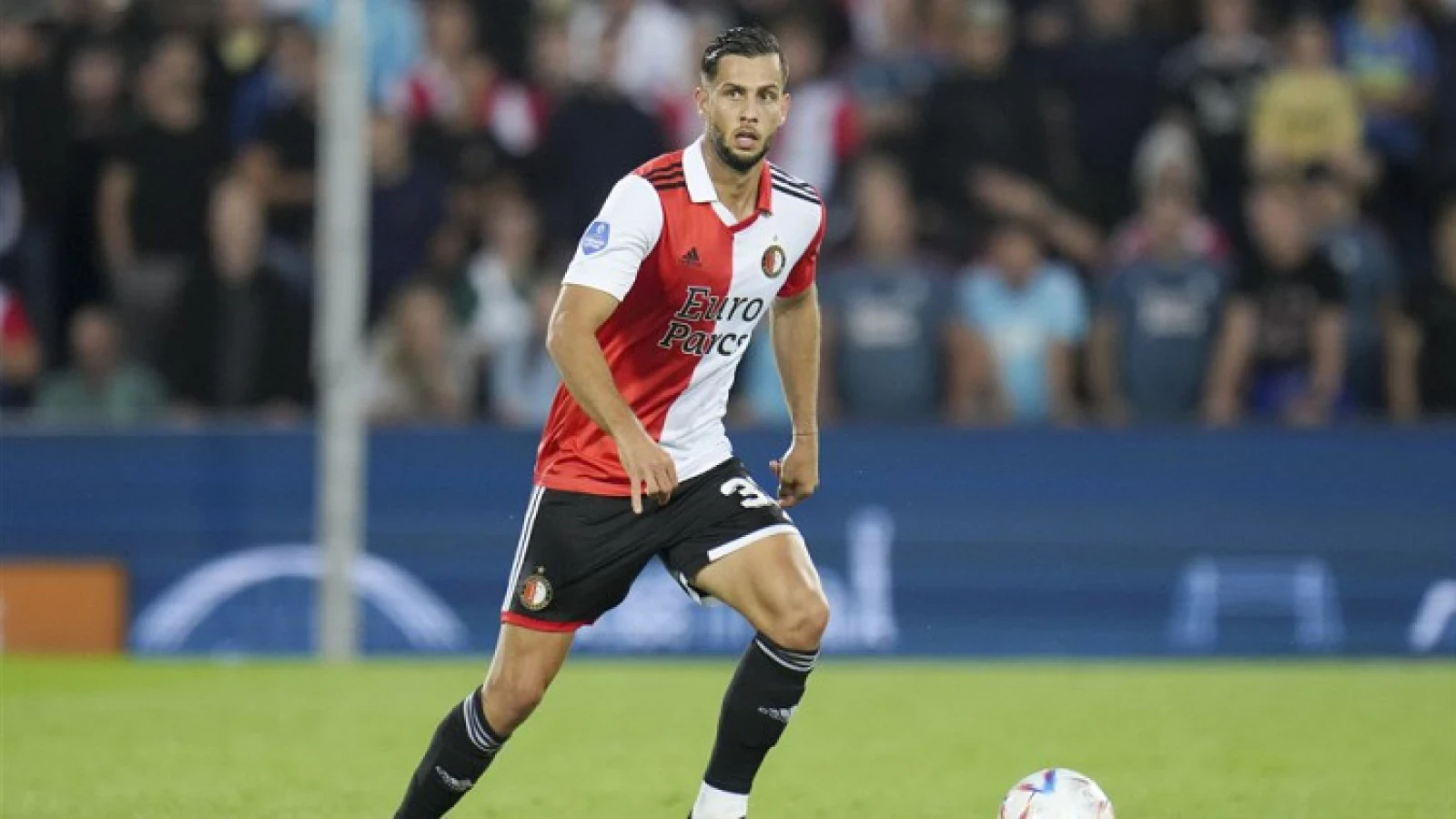 Dávid Hancko geblesseerd van het veld in bekerwedstrijd tegen PEC Zwolle