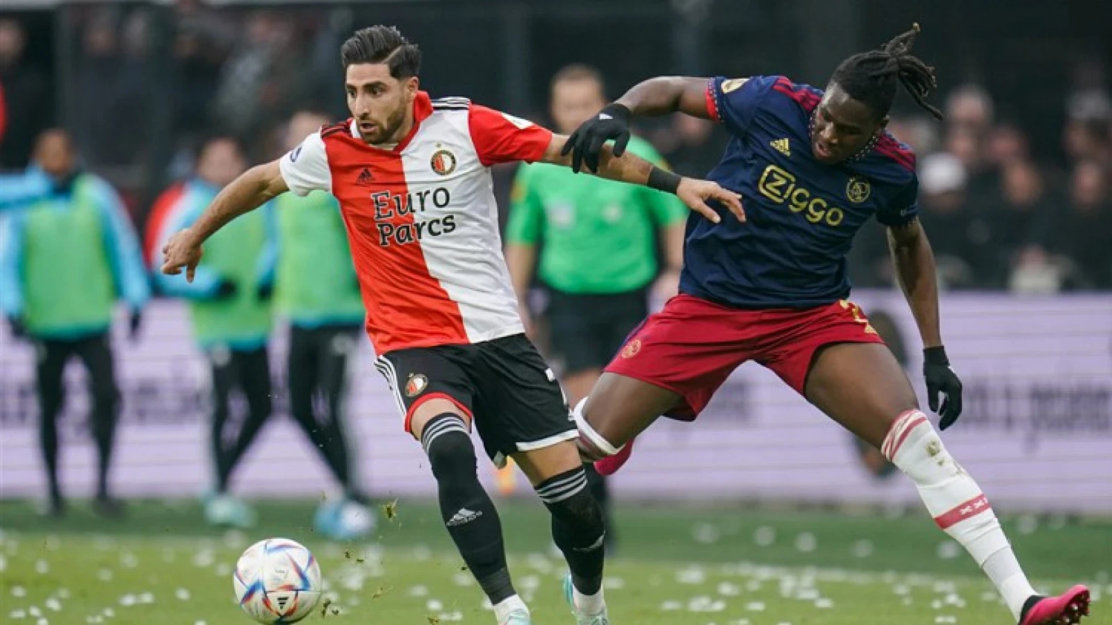 Feyenoord speelt in enerverende Klassieker gelijk tegen Ajax