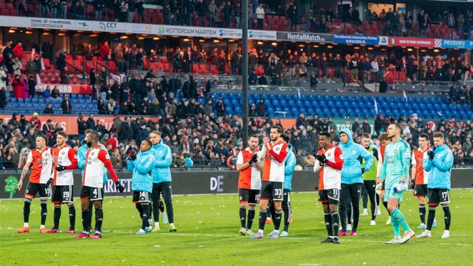 STAND | Feyenoord blijft koploper in de Eredivisie, AZ loopt in