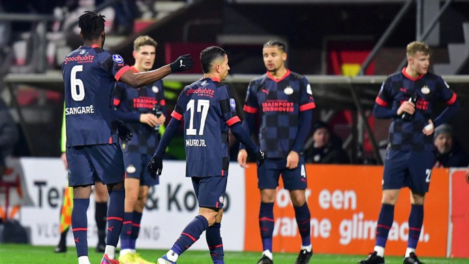 'PSV lijkt niet te kunnen beschikken over Mauro Júnior in wedstrijd tegen Feyenoord'