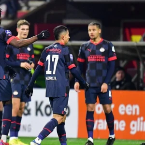 'PSV lijkt niet te kunnen beschikken over Mauro Júnior in wedstrijd tegen Feyenoord'