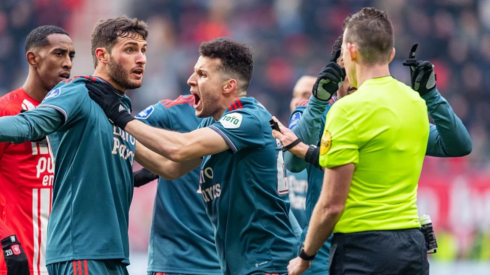 De kranten | 'Feyenoord kribbig  na gelijkspel in de hel'
