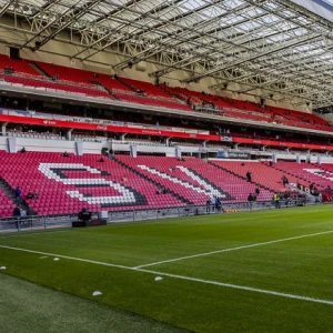 'PSV kan tegen Feyenoord beschikken over nieuwelingen Van Aanholt en Hazard'