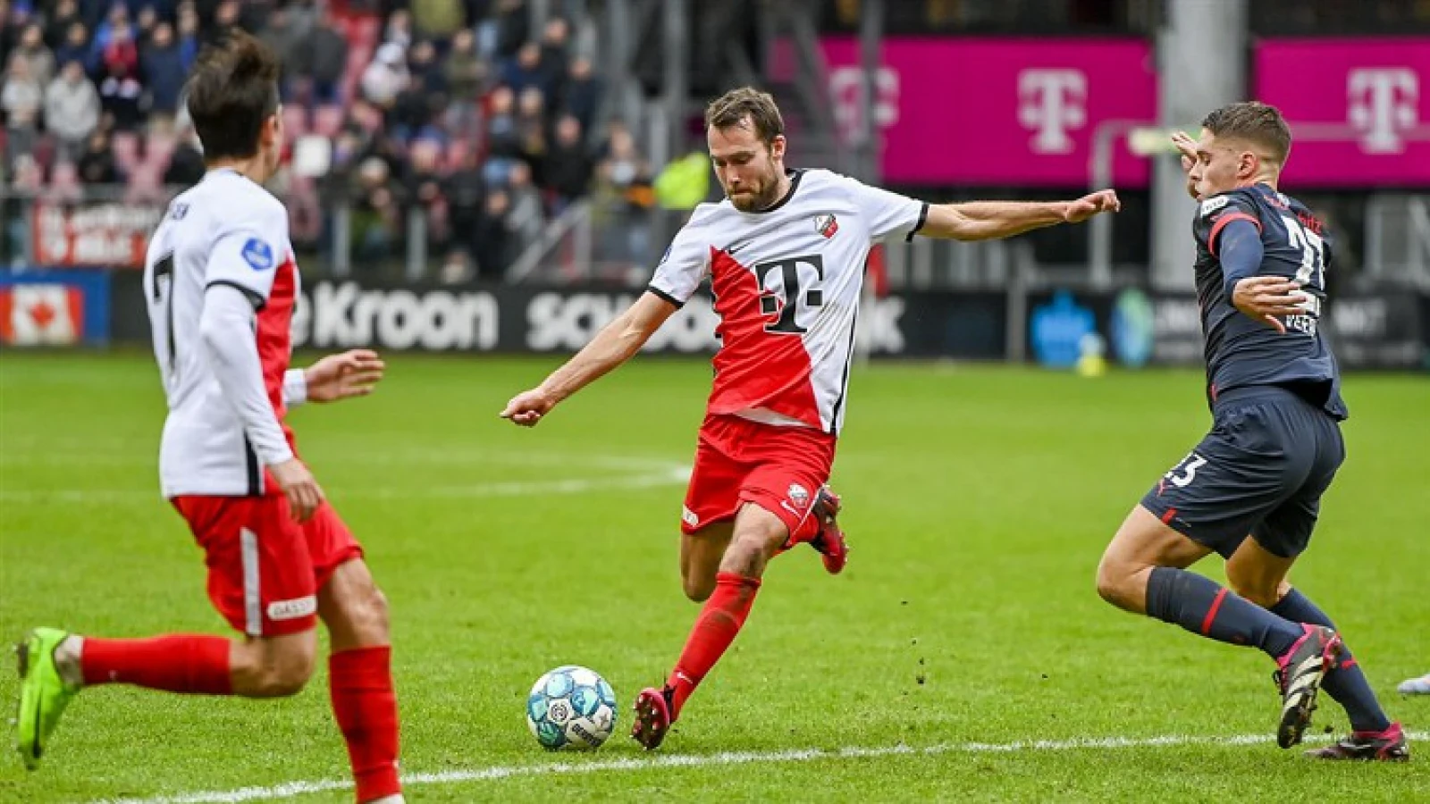 EREDIVISIE | Sparta Rotterdam hard onderuit tegen FC Utrecht na dubieuze rode kaart